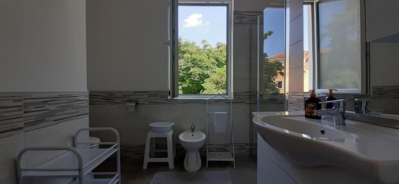 Apartments Villa Sandi 伊佐拉 外观 照片